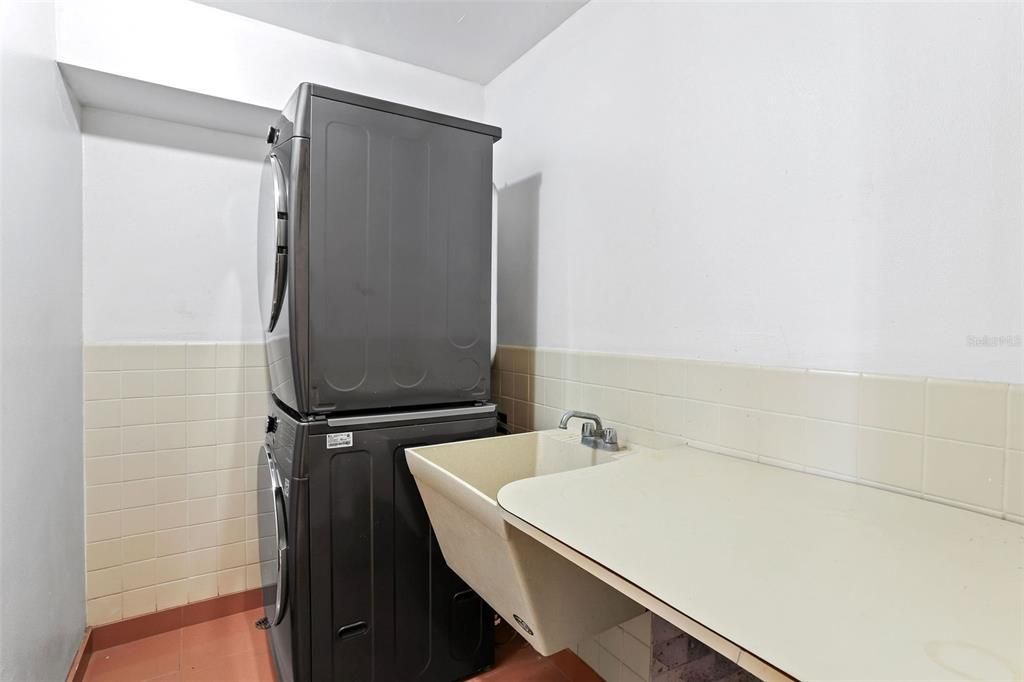 For Sale: $1,500,000 (2 beds, 2 baths, 1700 Square Feet)