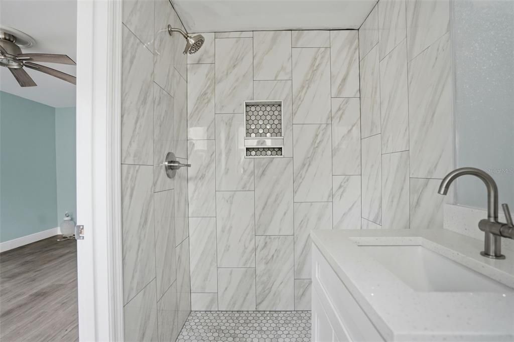 Active With Contract: $154,900 (1 beds, 1 baths, 435 Square Feet)