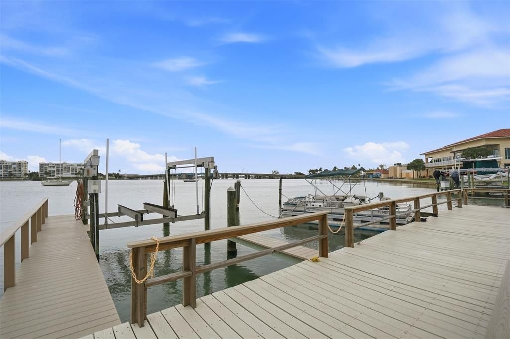 Active With Contract: $154,900 (1 beds, 1 baths, 435 Square Feet)