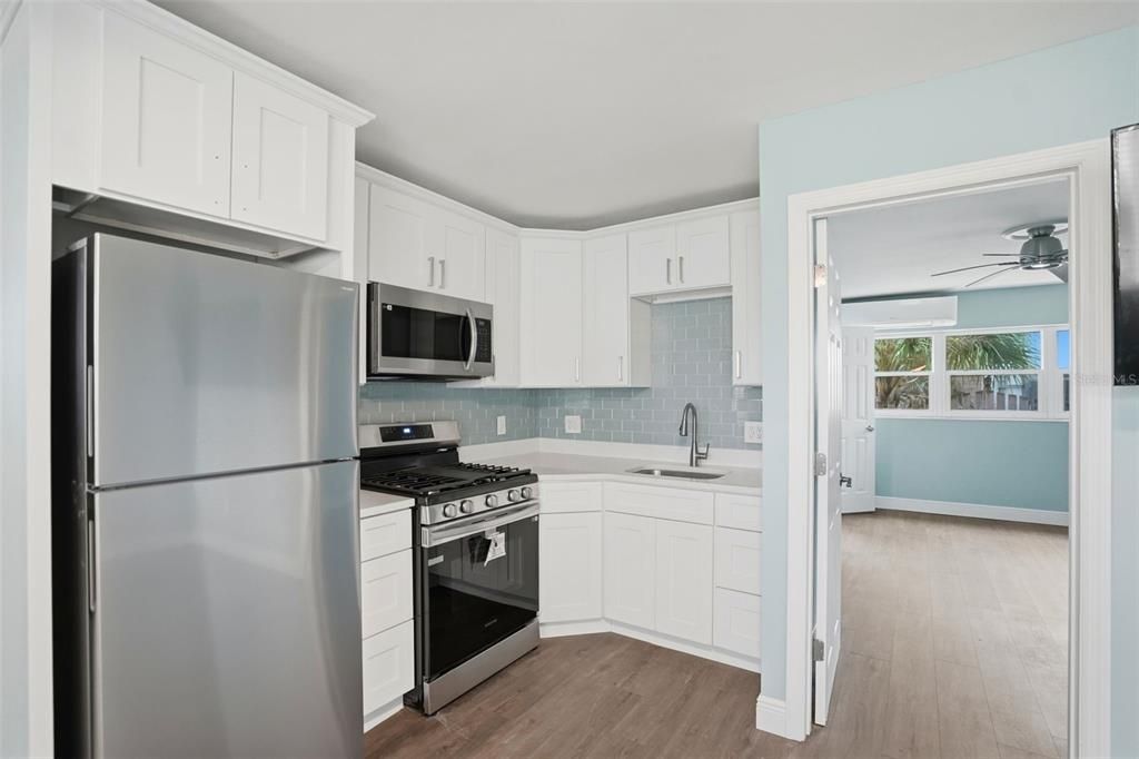 Active With Contract: $154,900 (1 beds, 1 baths, 435 Square Feet)
