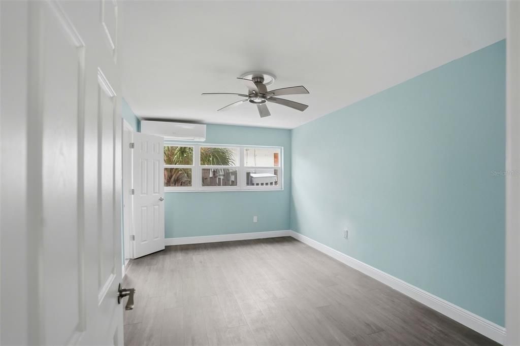 Active With Contract: $154,900 (1 beds, 1 baths, 435 Square Feet)