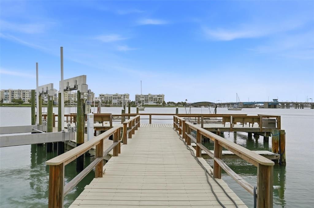 Active With Contract: $154,900 (1 beds, 1 baths, 435 Square Feet)