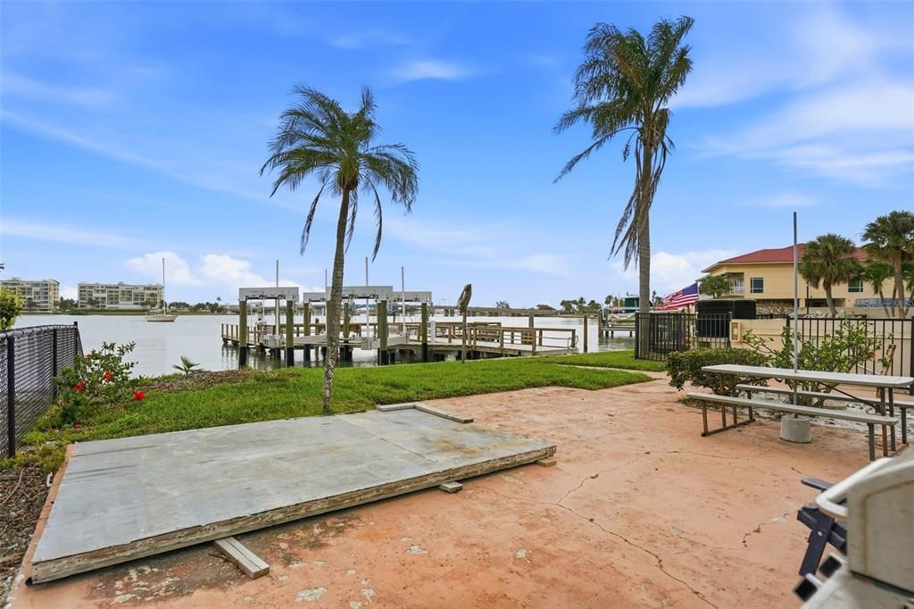 Active With Contract: $154,900 (1 beds, 1 baths, 435 Square Feet)