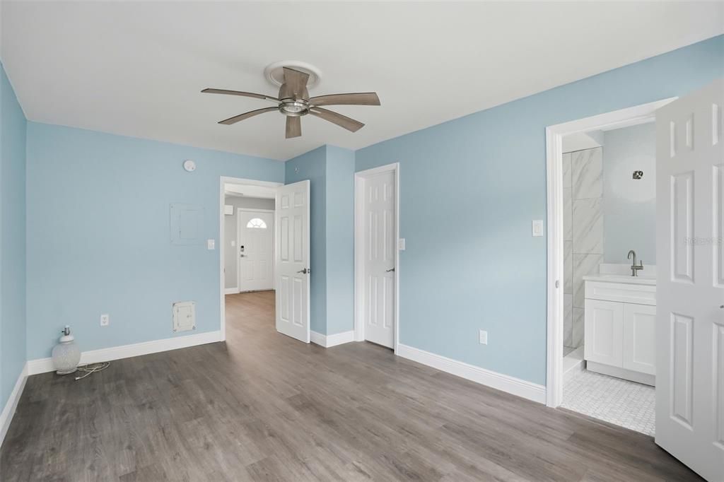 Active With Contract: $154,900 (1 beds, 1 baths, 435 Square Feet)