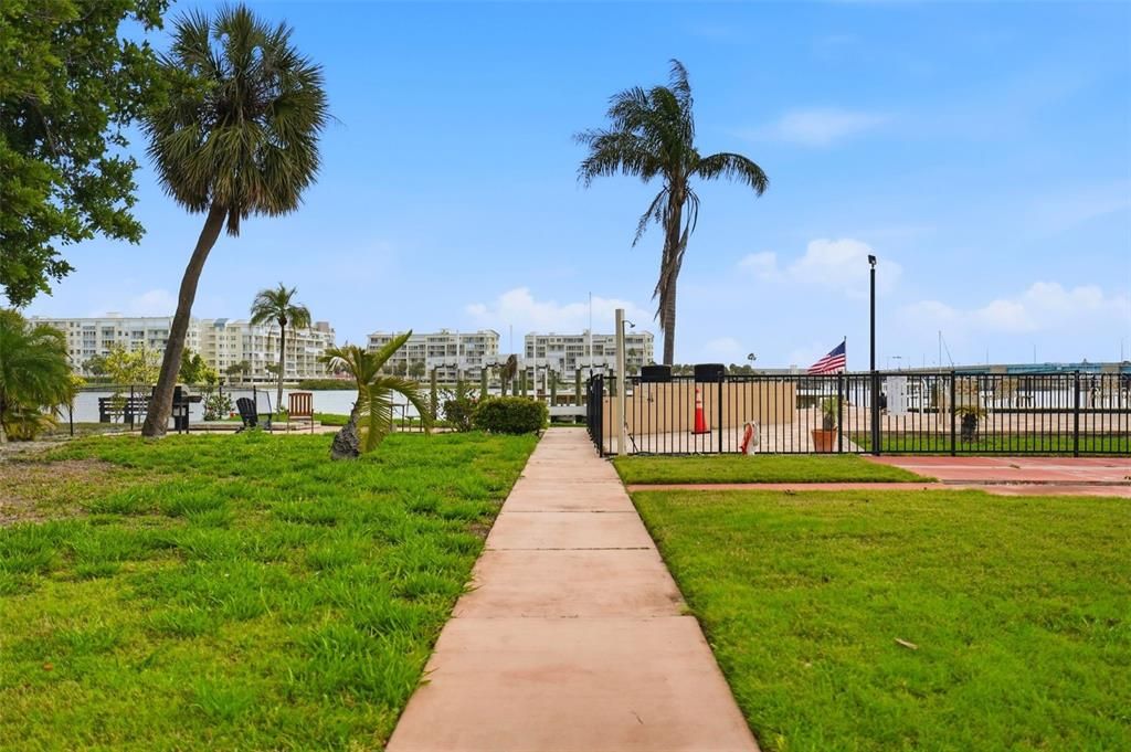 Active With Contract: $154,900 (1 beds, 1 baths, 435 Square Feet)