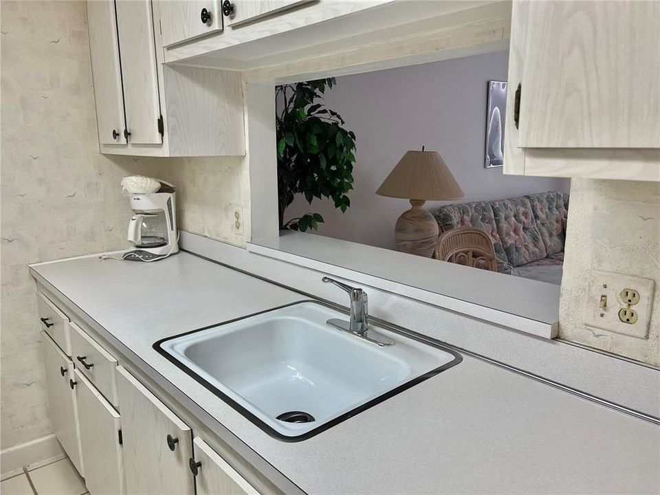 На продажу: $99,900 (1 спален, 1 ванн, 703 Квадратных фут)