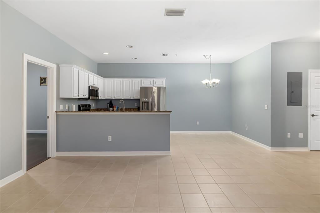 Activo con contrato: $169,999 (3 camas, 2 baños, 1260 Pies cuadrados)