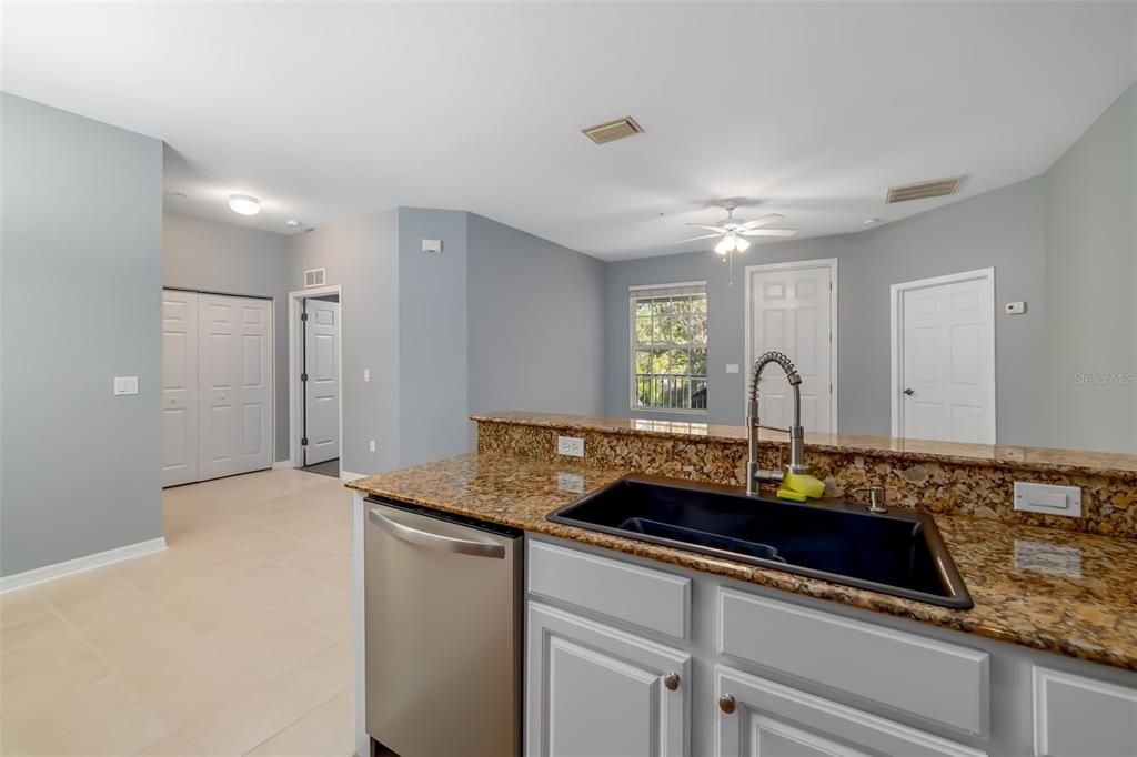 Activo con contrato: $169,999 (3 camas, 2 baños, 1260 Pies cuadrados)