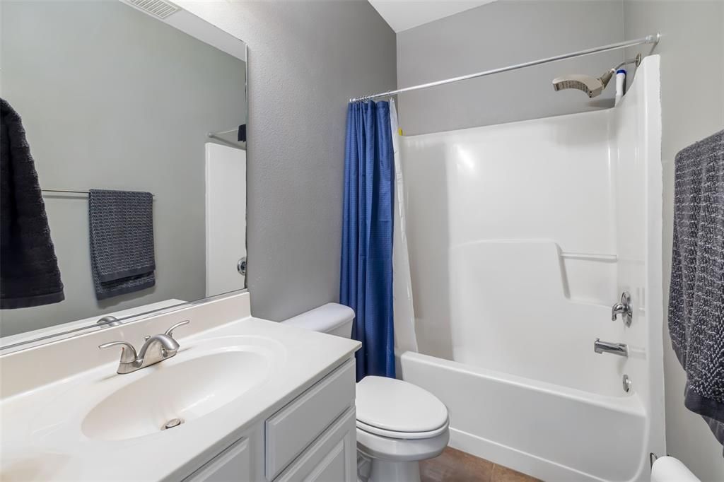 Activo con contrato: $169,999 (3 camas, 2 baños, 1260 Pies cuadrados)