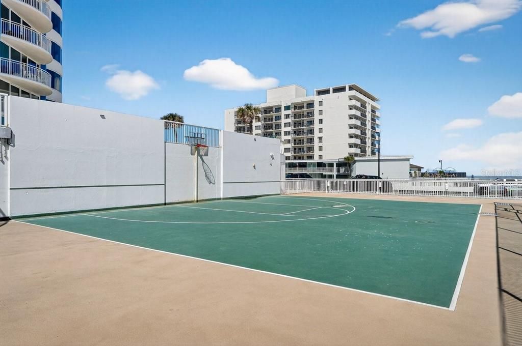 На продажу: $599,900 (2 спален, 2 ванн, 1275 Квадратных фут)