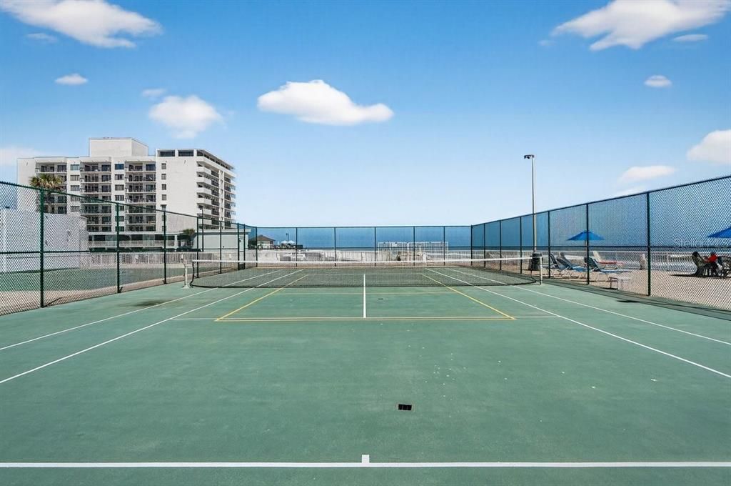 На продажу: $599,900 (2 спален, 2 ванн, 1275 Квадратных фут)