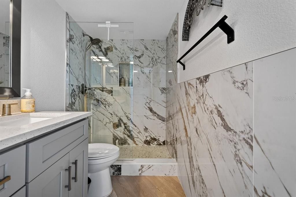 На продажу: $599,900 (2 спален, 2 ванн, 1275 Квадратных фут)