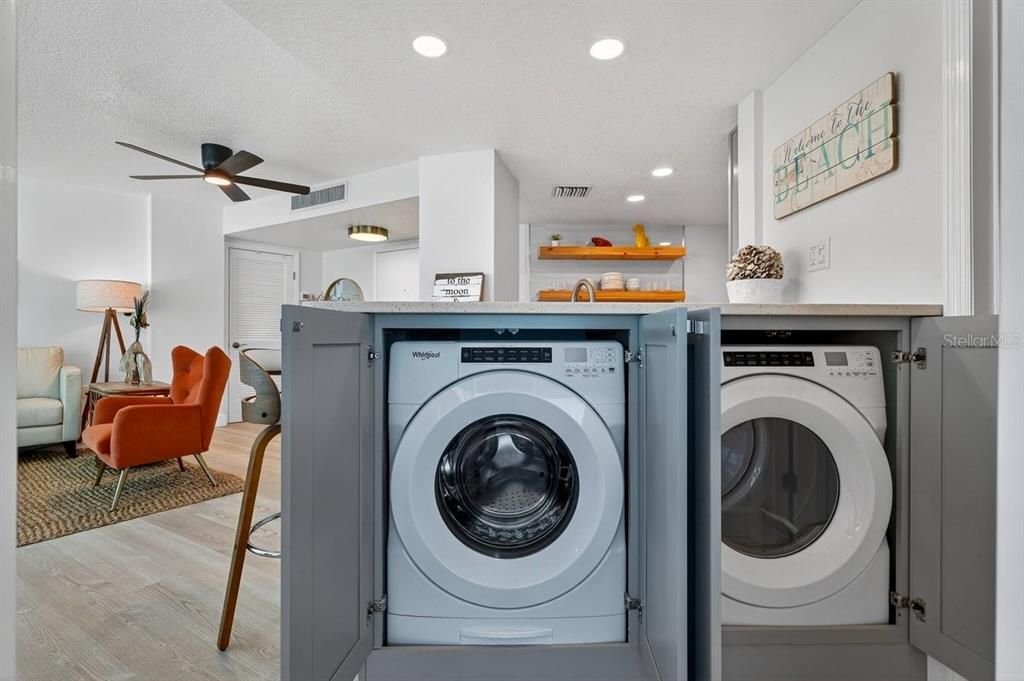 На продажу: $599,900 (2 спален, 2 ванн, 1275 Квадратных фут)