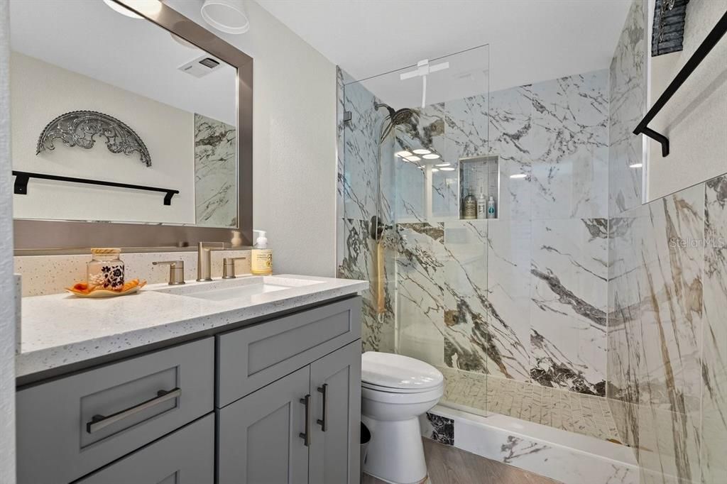 На продажу: $599,900 (2 спален, 2 ванн, 1275 Квадратных фут)