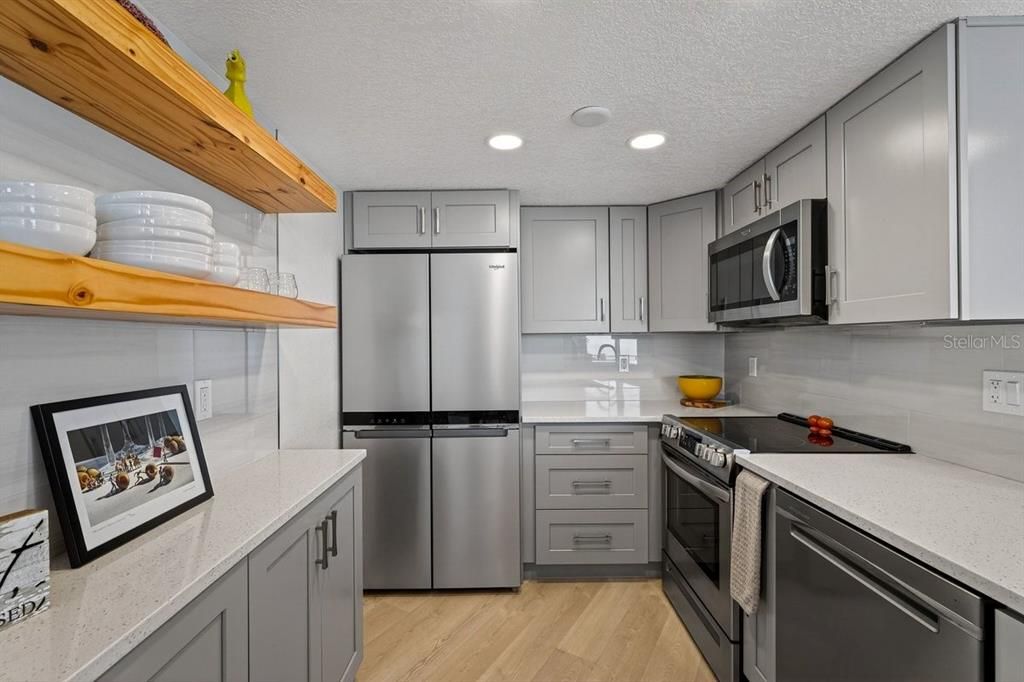 На продажу: $599,900 (2 спален, 2 ванн, 1275 Квадратных фут)