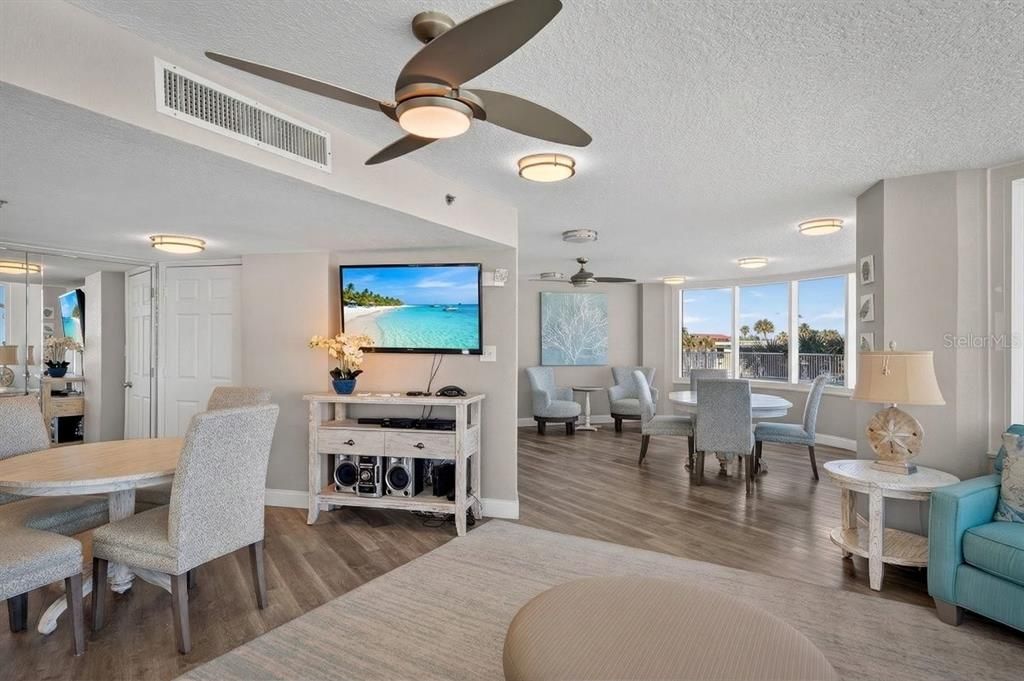 На продажу: $599,900 (2 спален, 2 ванн, 1275 Квадратных фут)