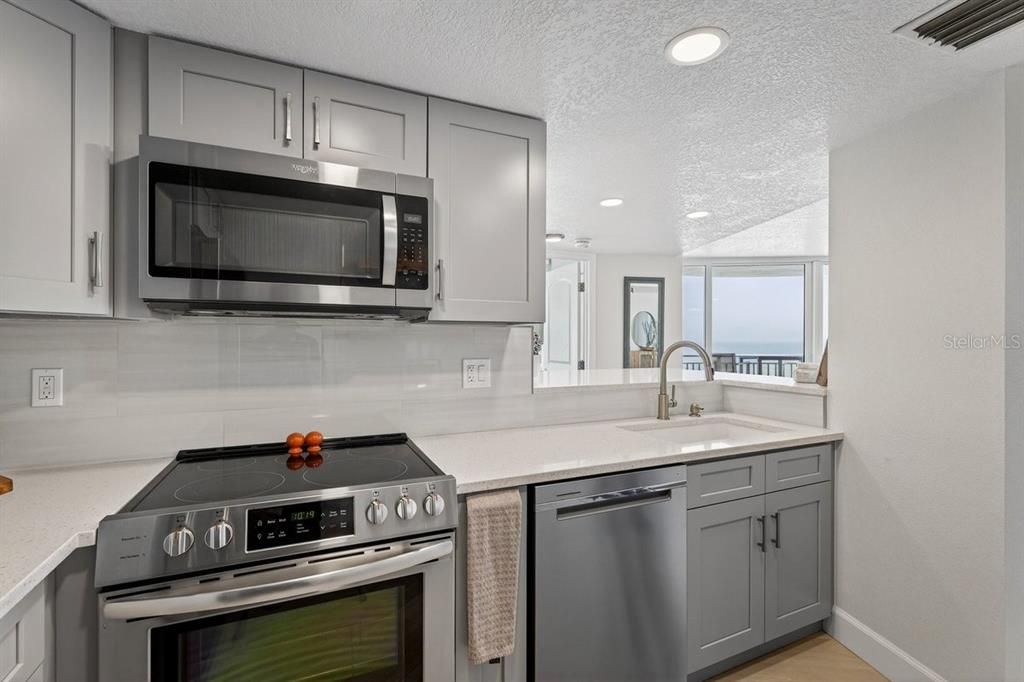 На продажу: $599,900 (2 спален, 2 ванн, 1275 Квадратных фут)