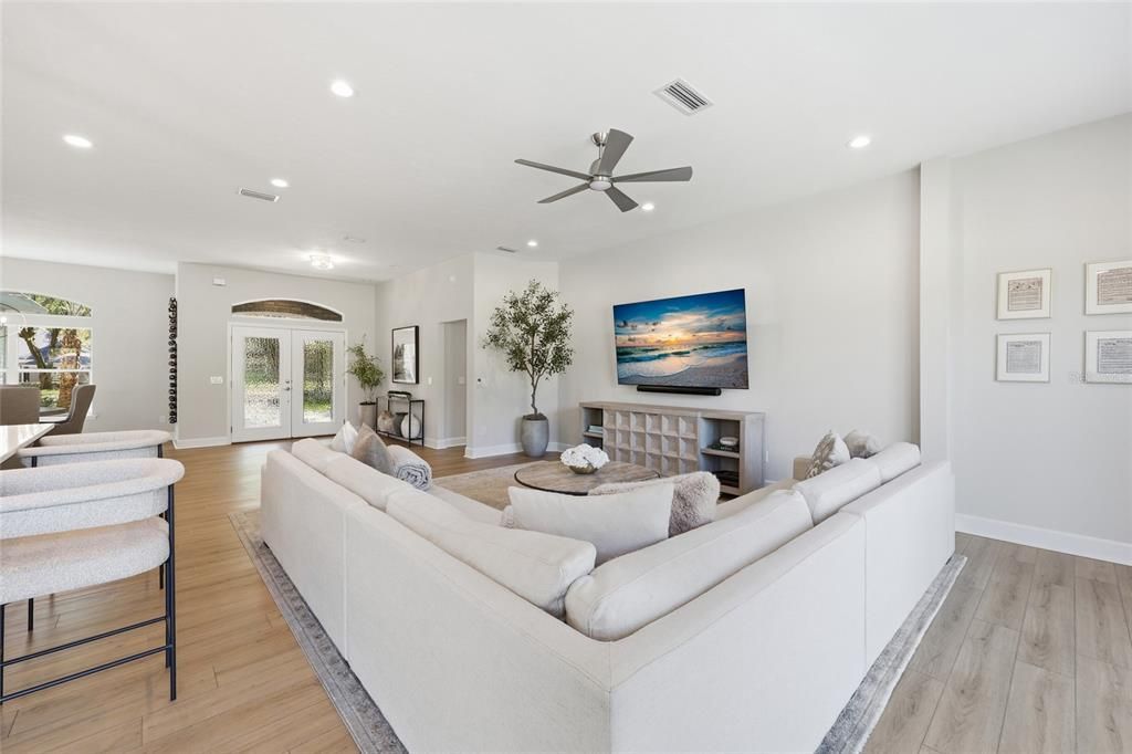 На продажу: $899,000 (4 спален, 3 ванн, 2670 Квадратных фут)