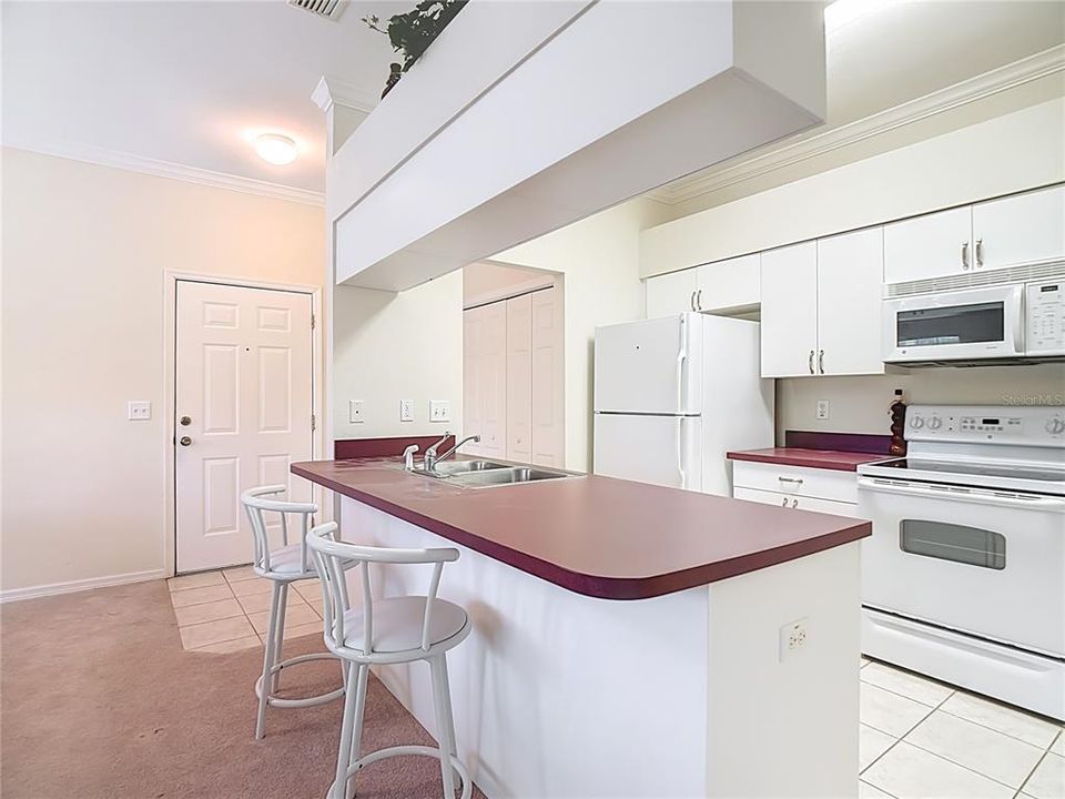 Active With Contract: $169,900 (2 beds, 2 baths, 1017 Square Feet)