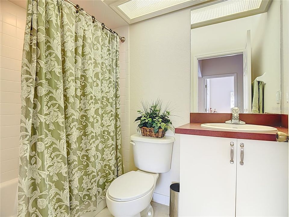 Active With Contract: $169,900 (2 beds, 2 baths, 1017 Square Feet)