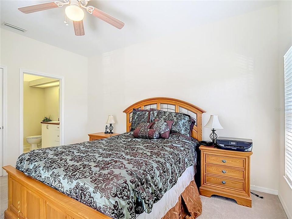 Active With Contract: $169,900 (2 beds, 2 baths, 1017 Square Feet)