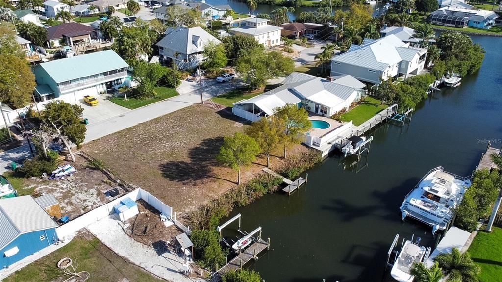 待售: $375,000 (0.23 acres)
