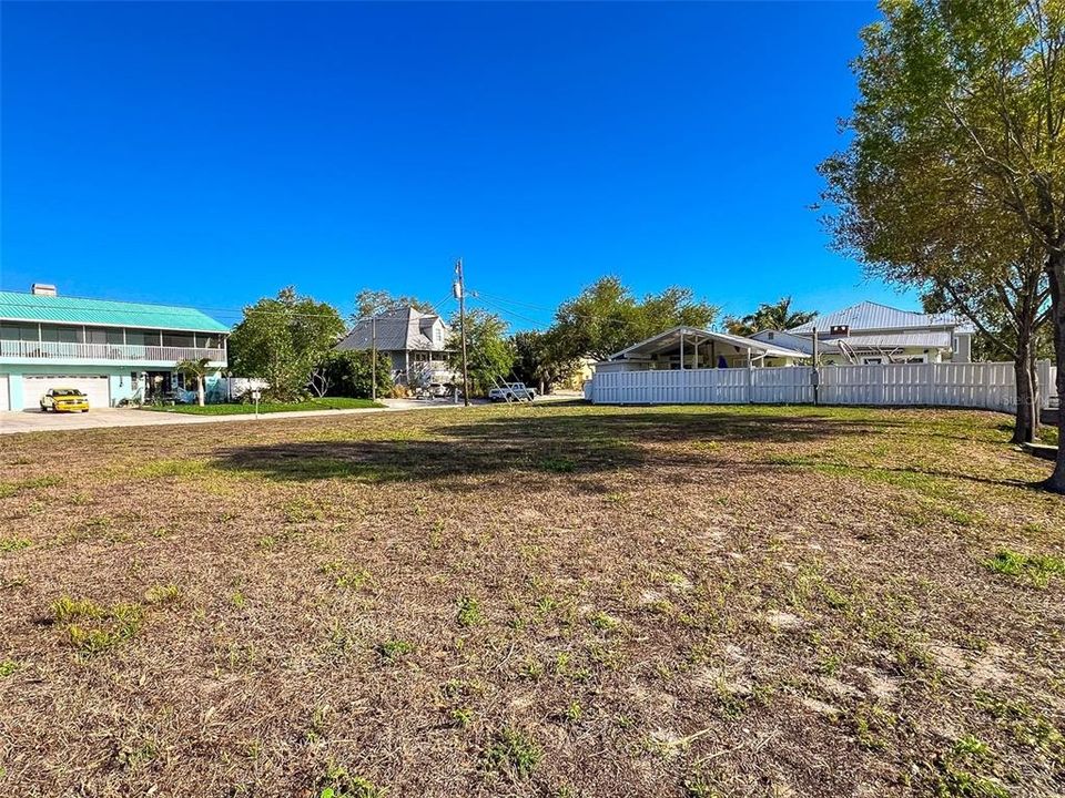 待售: $375,000 (0.23 acres)