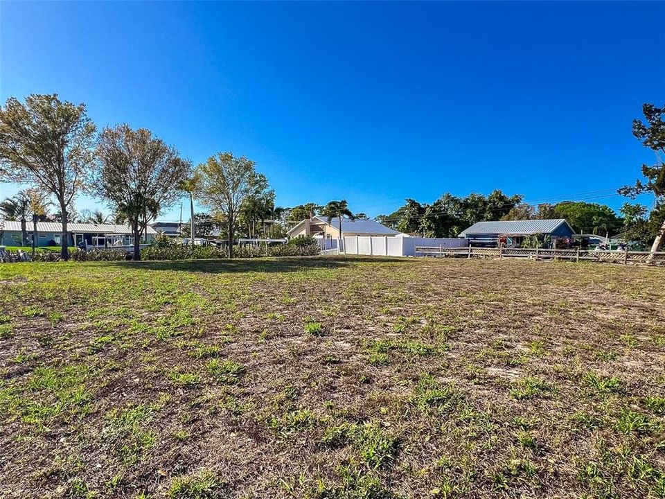 待售: $375,000 (0.23 acres)