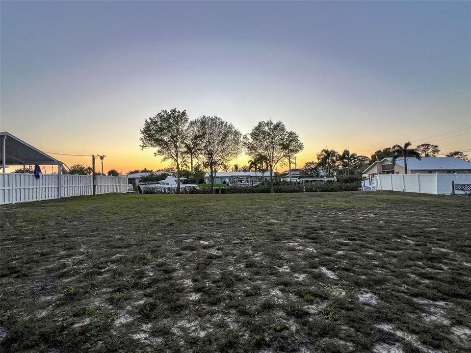 待售: $375,000 (0.23 acres)