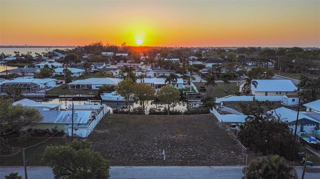 待售: $375,000 (0.23 acres)