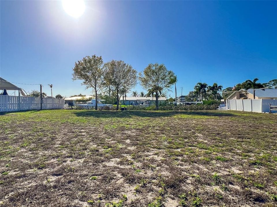 待售: $375,000 (0.23 acres)