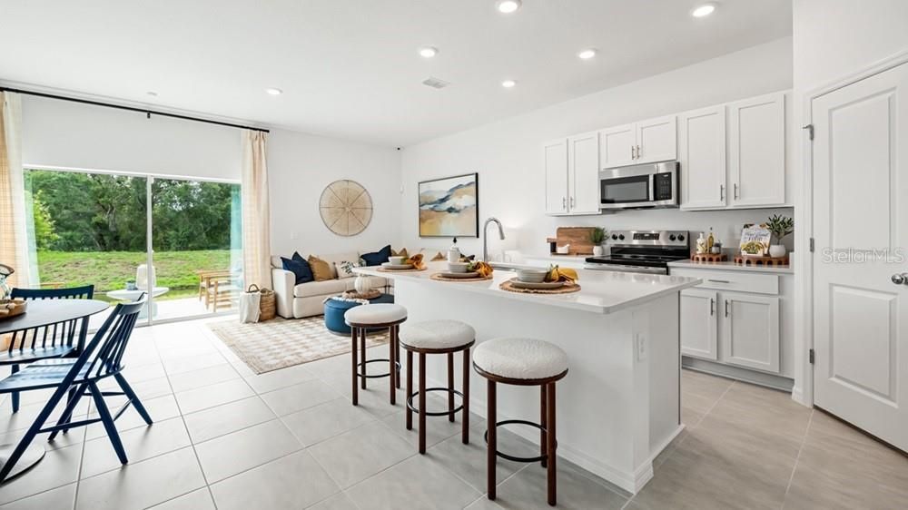 Active With Contract: $388,834 (3 beds, 2 baths, 1558 Square Feet)