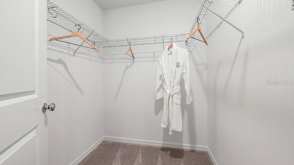 Active With Contract: $388,834 (3 beds, 2 baths, 1558 Square Feet)