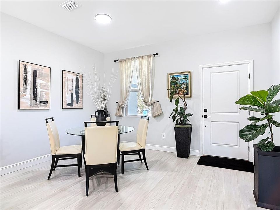 Activo con contrato: $350,000 (4 camas, 2 baños, 1600 Pies cuadrados)