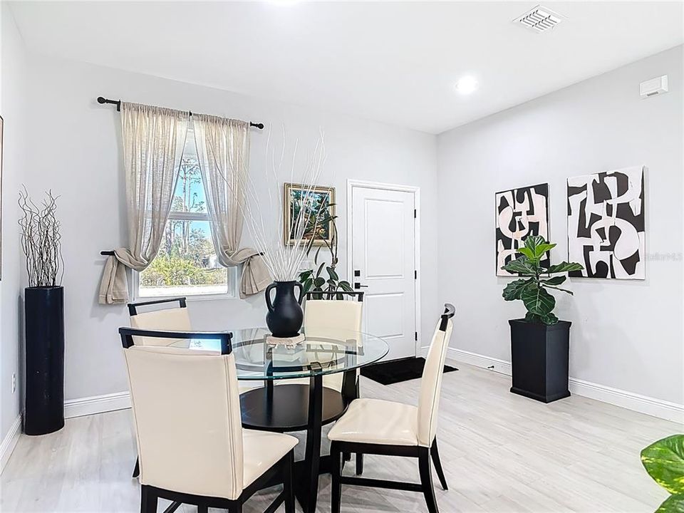 Activo con contrato: $350,000 (4 camas, 2 baños, 1600 Pies cuadrados)