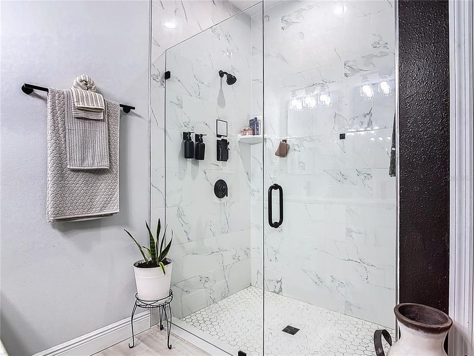Activo con contrato: $350,000 (4 camas, 2 baños, 1600 Pies cuadrados)