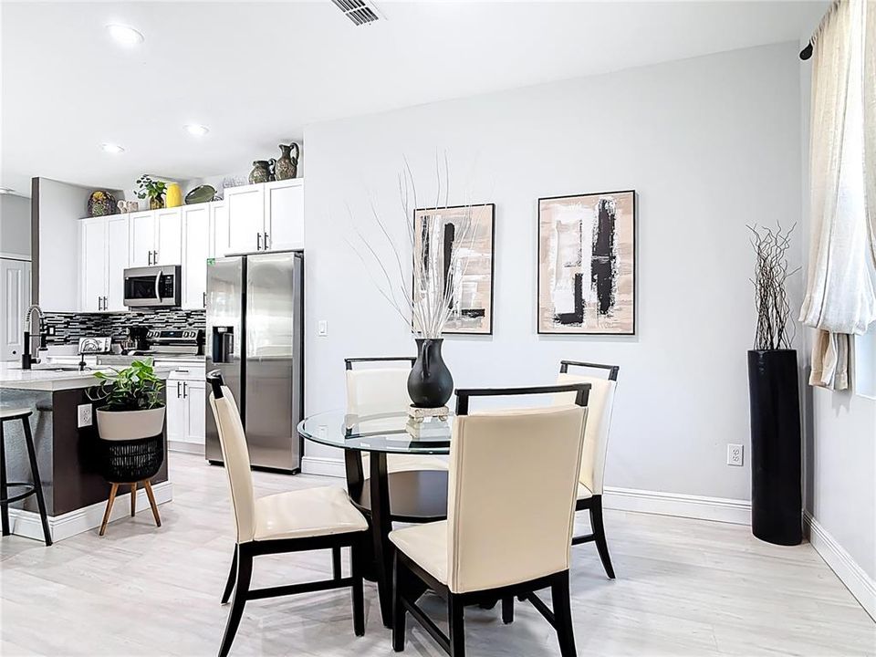 Activo con contrato: $350,000 (4 camas, 2 baños, 1600 Pies cuadrados)