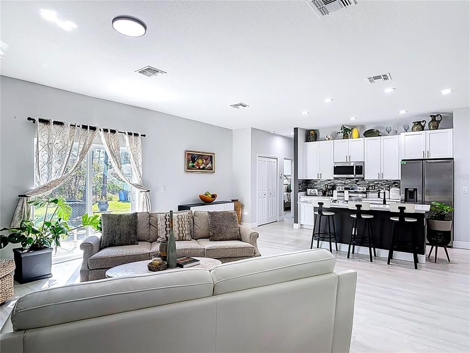 Activo con contrato: $350,000 (4 camas, 2 baños, 1600 Pies cuadrados)