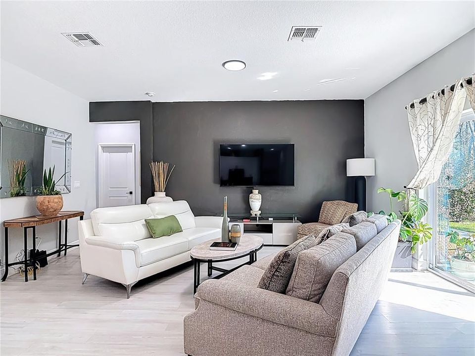 Activo con contrato: $350,000 (4 camas, 2 baños, 1600 Pies cuadrados)