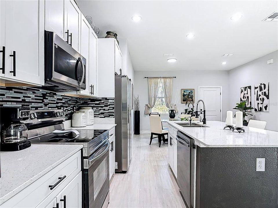 Activo con contrato: $350,000 (4 camas, 2 baños, 1600 Pies cuadrados)
