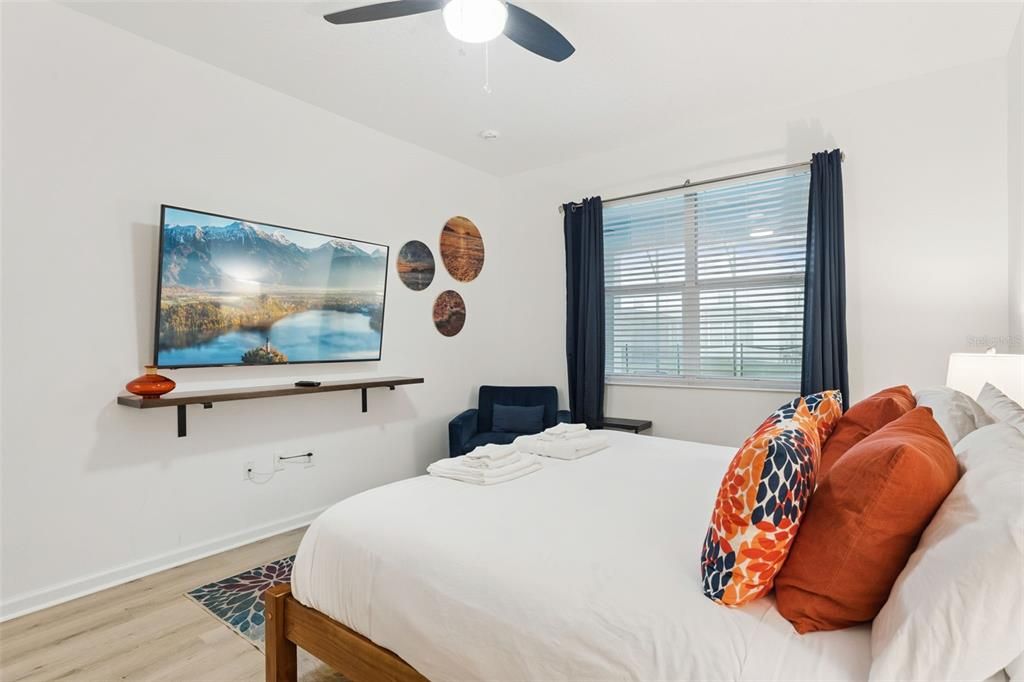 Active With Contract: $599,900 (8 beds, 5 baths, 3248 Square Feet)
