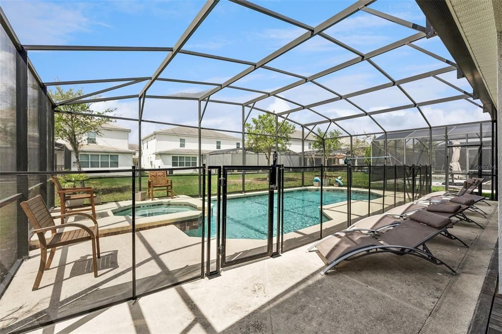 Active With Contract: $599,900 (8 beds, 5 baths, 3248 Square Feet)