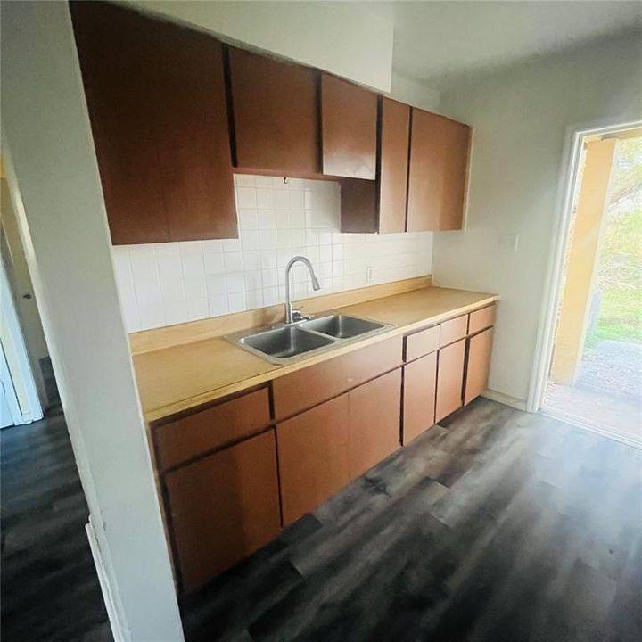 На продажу: $649,999 (8 спален, 0 ванн, 2288 Квадратных фут)