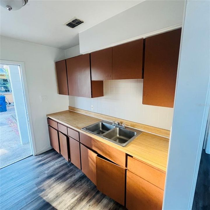 На продажу: $649,999 (8 спален, 0 ванн, 2288 Квадратных фут)