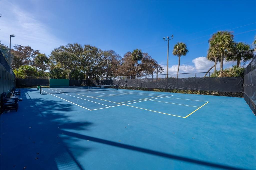 For Sale: $660,000 (2 beds, 2 baths, 1982 Square Feet)