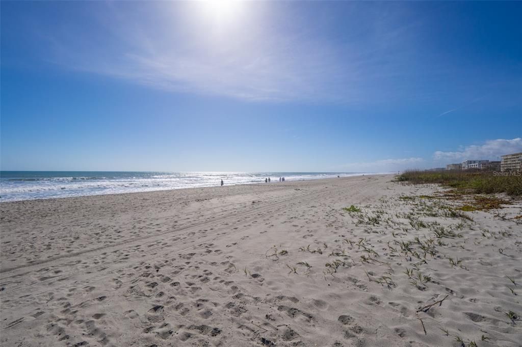 For Sale: $660,000 (2 beds, 2 baths, 1982 Square Feet)