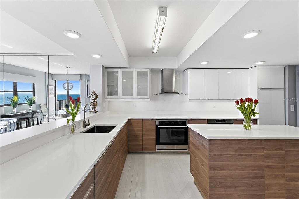 For Sale: $660,000 (2 beds, 2 baths, 1982 Square Feet)