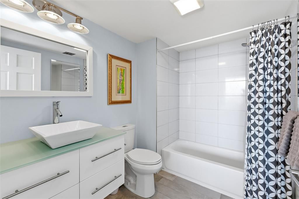 For Sale: $660,000 (2 beds, 2 baths, 1982 Square Feet)