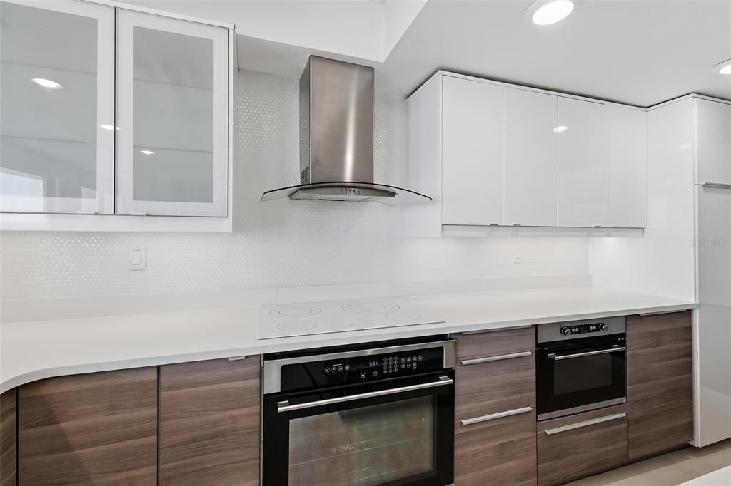 For Sale: $660,000 (2 beds, 2 baths, 1982 Square Feet)