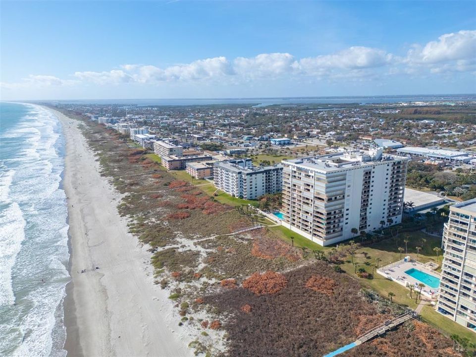 For Sale: $660,000 (2 beds, 2 baths, 1982 Square Feet)